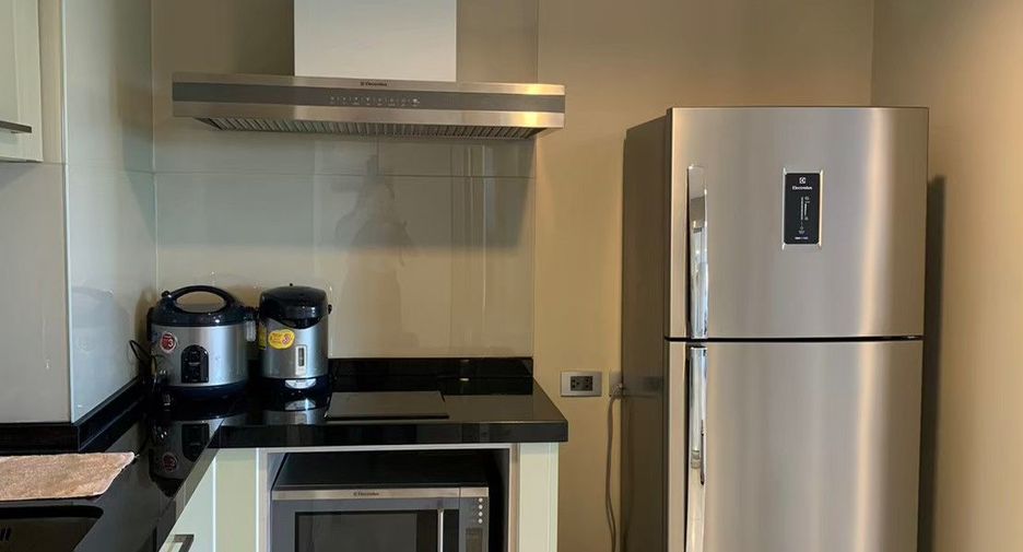 For rent 3 bedrooms condo in Khlong Toei, Bangkok
