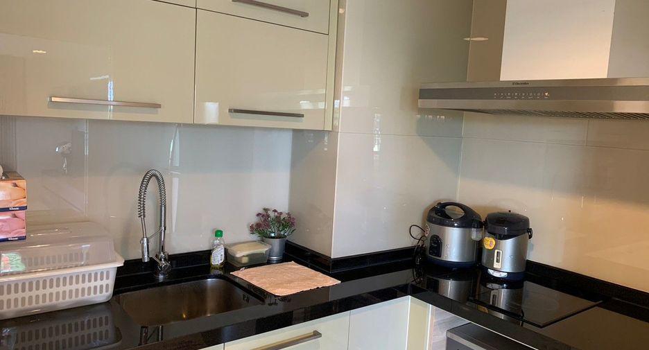 For rent 3 bedrooms condo in Khlong Toei, Bangkok
