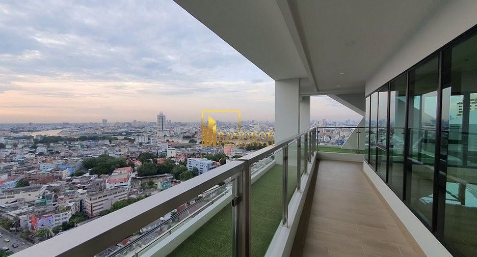 For rent 4 Beds condo in Khlong San, Bangkok