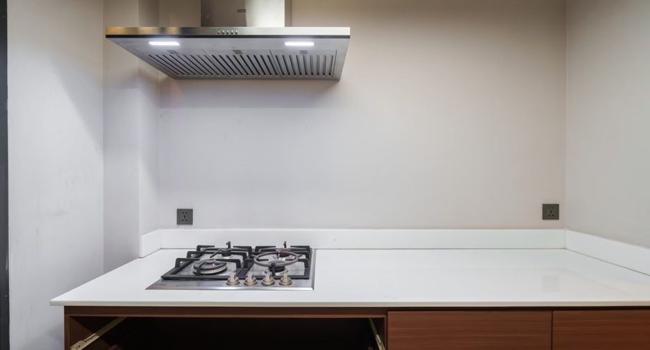 For sale 4 bedrooms house in Prawet, Bangkok