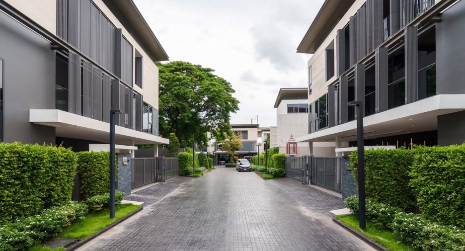 For sale 4 bedrooms house in Prawet, Bangkok