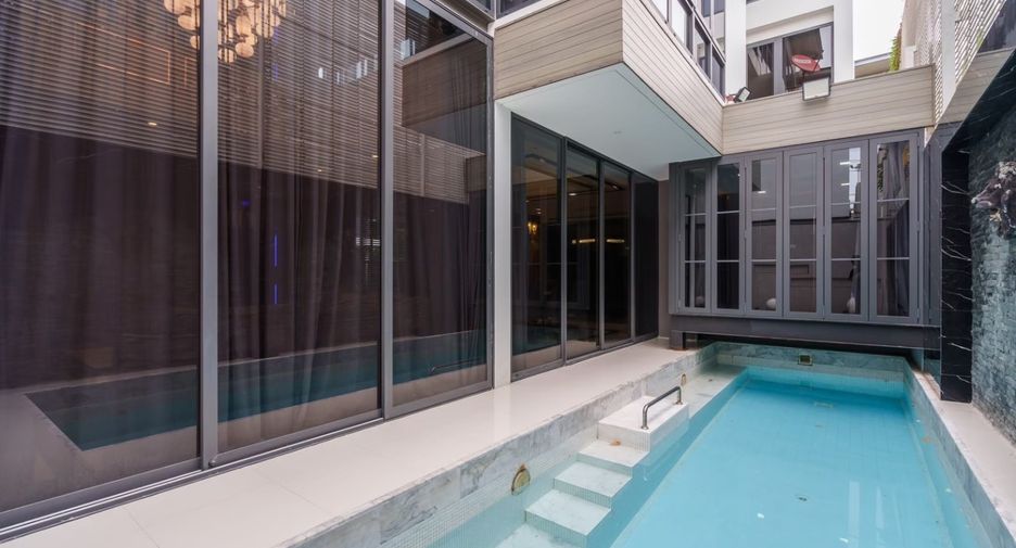 For sale 4 bedrooms house in Prawet, Bangkok