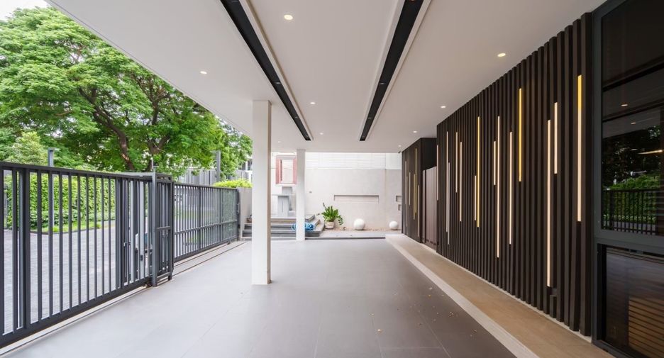 For sale 4 bedrooms house in Prawet, Bangkok
