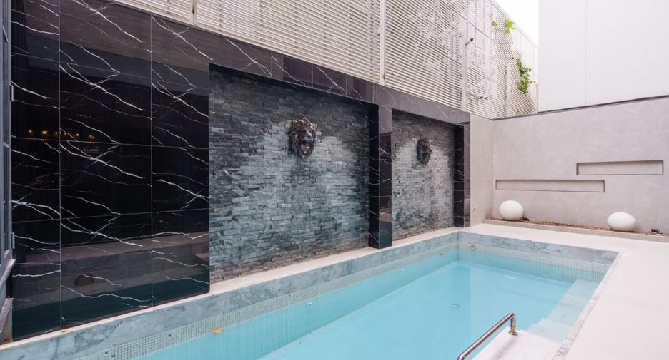 For sale 4 bedrooms house in Prawet, Bangkok