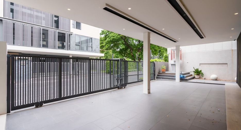 For sale 4 bedrooms house in Prawet, Bangkok