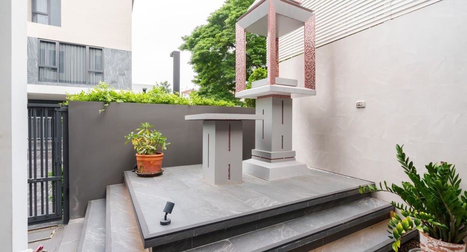 For sale 4 bedrooms house in Prawet, Bangkok