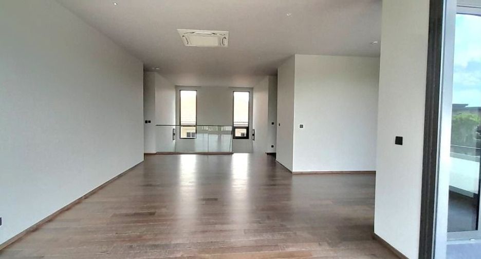 For sale 4 bedrooms house in Suan Luang, Bangkok