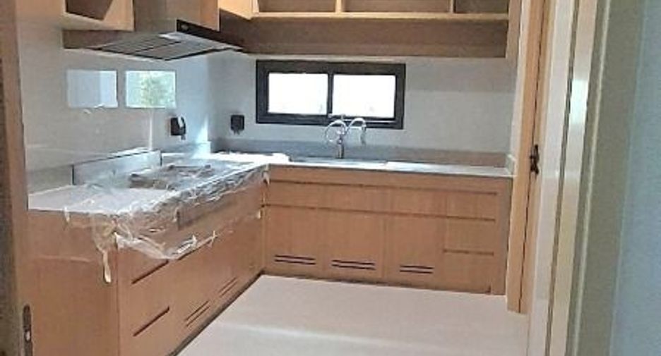 For sale 4 bedrooms house in Suan Luang, Bangkok