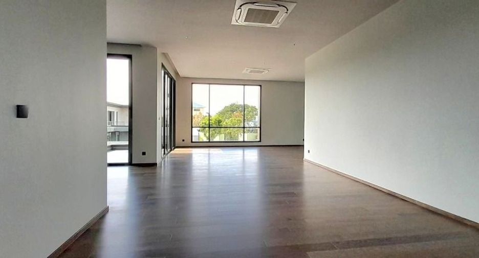 For sale 4 bedrooms house in Suan Luang, Bangkok