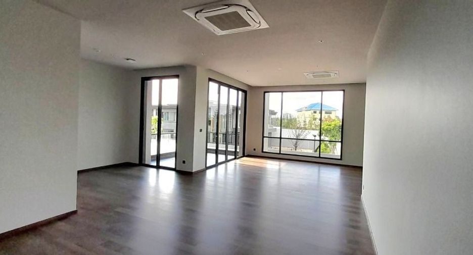 For sale 4 bedrooms house in Suan Luang, Bangkok