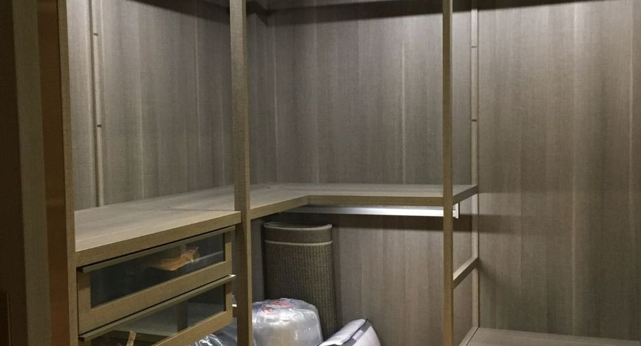 Condo en alquiler de 3 habitaciones en Pathum Wan, Bangkok