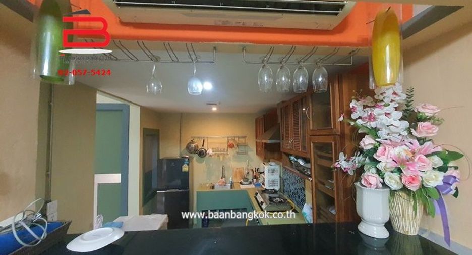 For sale 5 bed townhouse in Thanyaburi, Pathum Thani