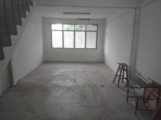 Gewerbefläche zum Kauf mit 2 Zimmer in Si Racha, Chonburi