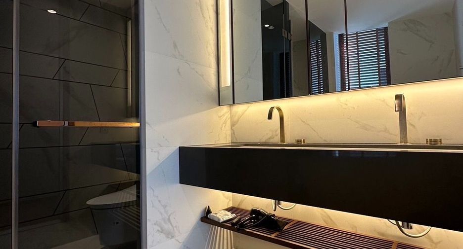 Condo en alquiler de 2 habitaciones en Khlong Toei, Bangkok