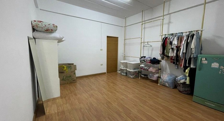 For sale 3 ベッドルーム retail Space in Bang Kruai, Nonthaburi