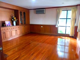 For sale 5 Beds house in Thon Buri, Bangkok