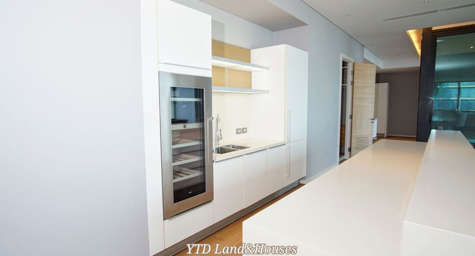 For sale 3 bedrooms condo in Pathum Wan, Bangkok