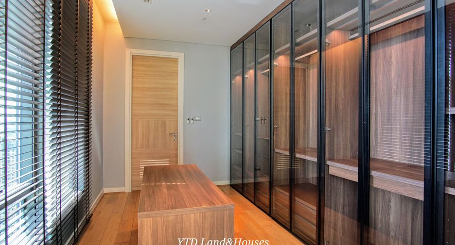 For sale 3 bedrooms condo in Pathum Wan, Bangkok