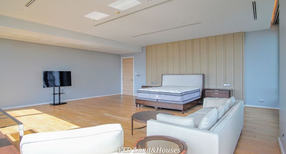 For sale 3 bedrooms condo in Pathum Wan, Bangkok