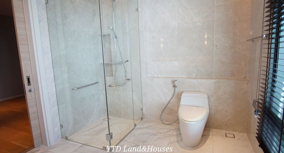 For sale 3 bedrooms condo in Pathum Wan, Bangkok