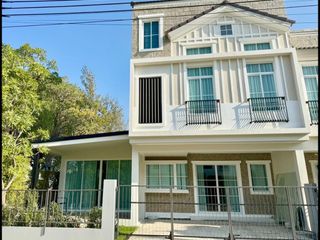 À louer et à vendre 3 chambres maison à Prawet, Bangkok