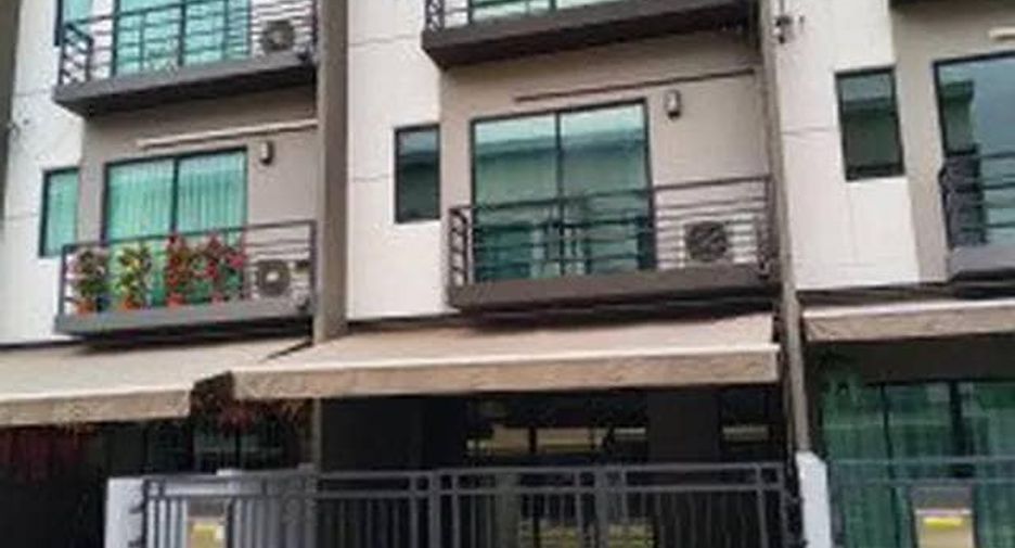 For rent 3 Beds townhouse in Mueang Nonthaburi, Nonthaburi