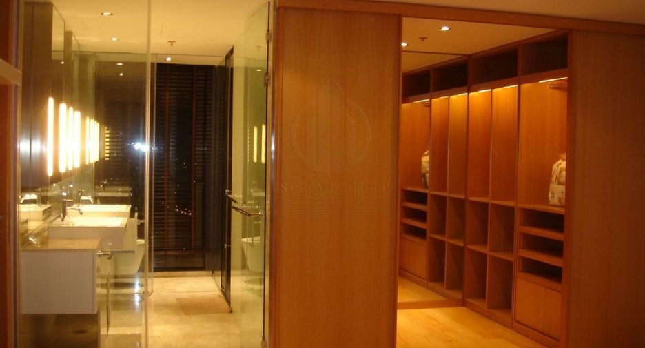 À louer 3 chambres condo à Sathon, Bangkok