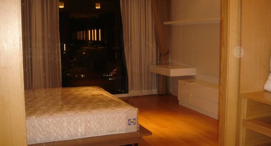 À louer 3 chambres condo à Sathon, Bangkok