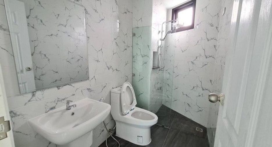 For sale 2 bedrooms retail Space in Mueang Chiang Mai, Chiang Mai