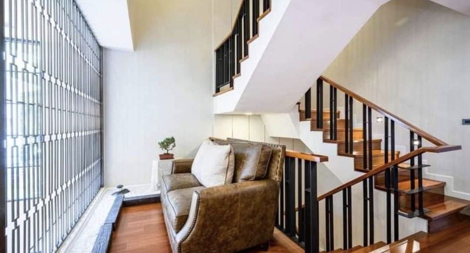 Reihenhaus zur Miete und zum Kauf mit 4 Zimmer in Watthana, Bangkok