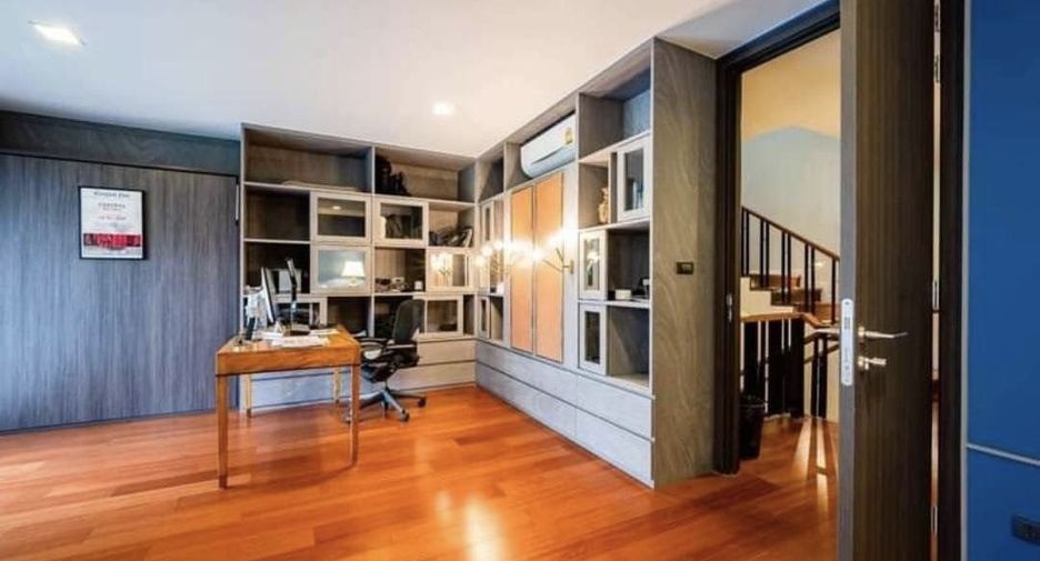 Reihenhaus zur Miete und zum Kauf mit 4 Zimmer in Watthana, Bangkok