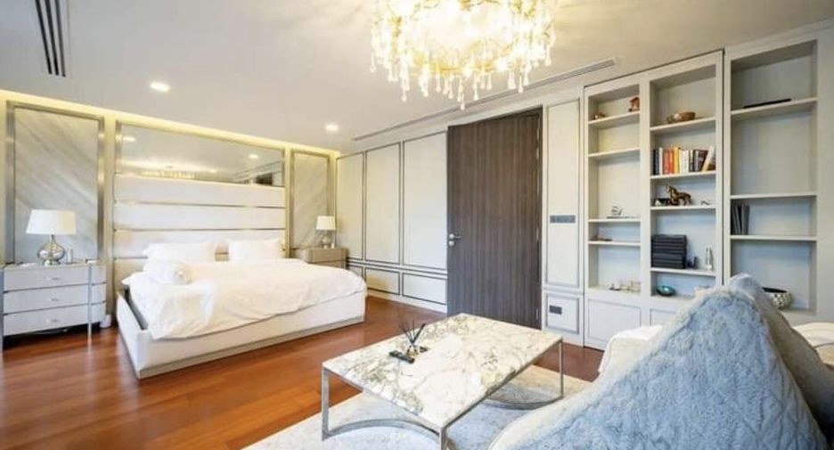 Reihenhaus zur Miete und zum Kauf mit 4 Zimmer in Watthana, Bangkok