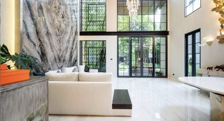 Reihenhaus zur Miete und zum Kauf mit 4 Zimmer in Watthana, Bangkok