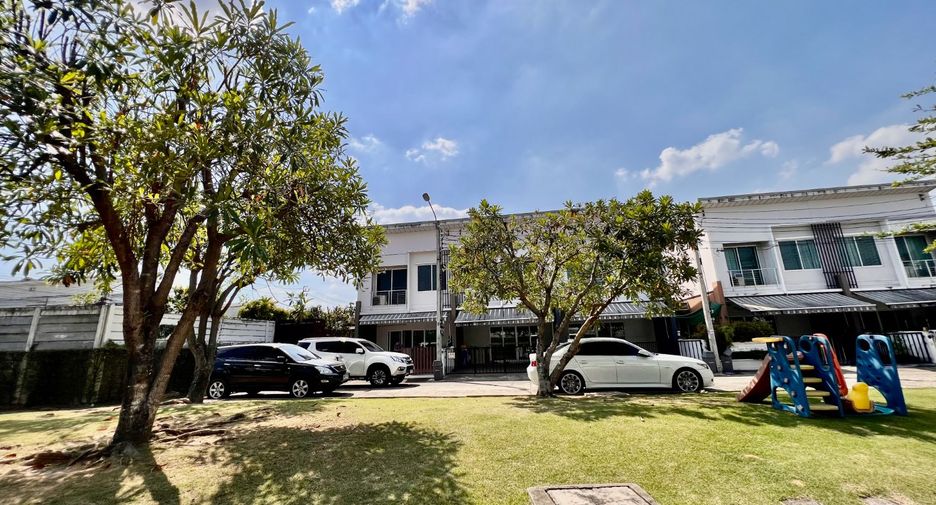 For sale 4 bedrooms townhouse in Bang Kruai, Nonthaburi