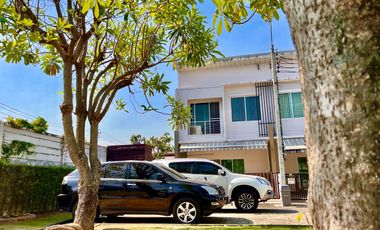 Casa adosada en venta de 4 habitaciones en Bang Kruai, Nonthaburi