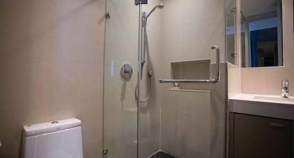For rent 2 bedrooms condo in Pathum Wan, Bangkok