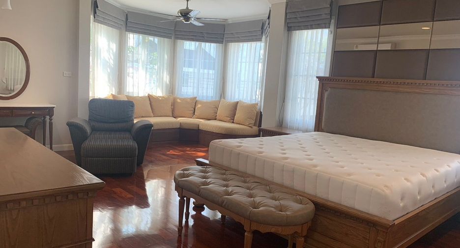 For rent 4 bedrooms villa in Bang Na, Bangkok
