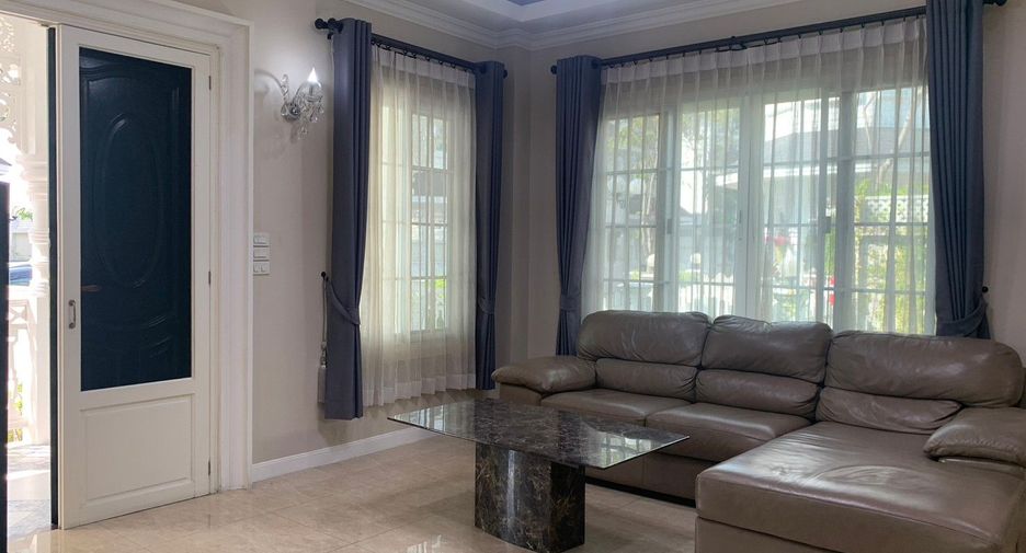 For rent 4 bedrooms villa in Bang Na, Bangkok
