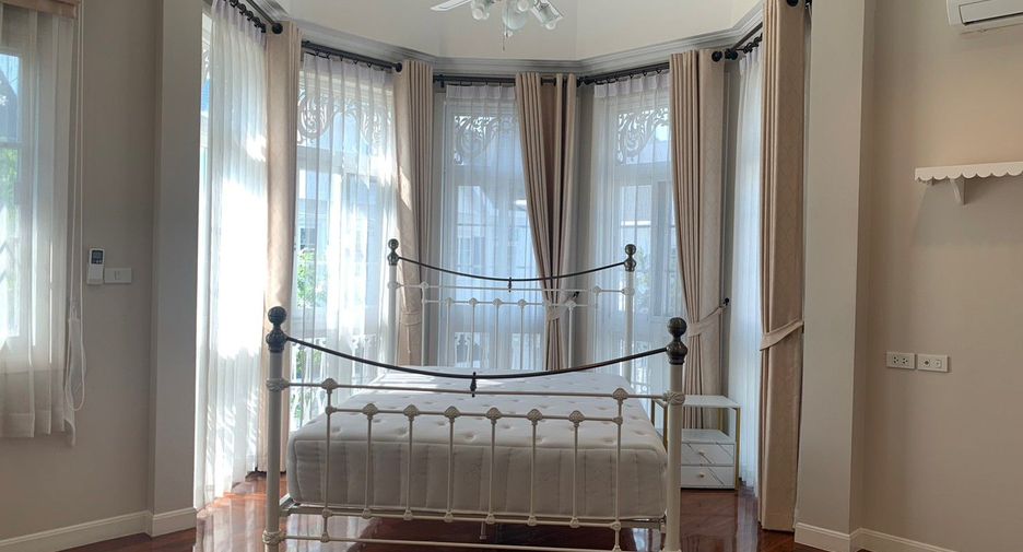 For rent 4 bedrooms villa in Bang Na, Bangkok