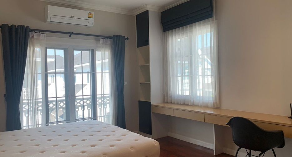 For rent 4 bedrooms villa in Bang Na, Bangkok