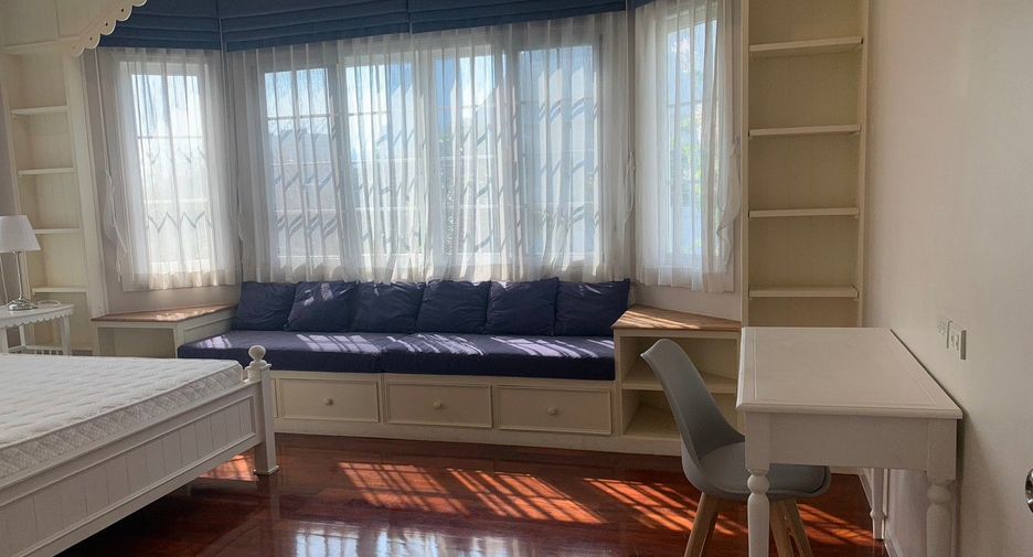 For rent 4 bedrooms villa in Bang Na, Bangkok