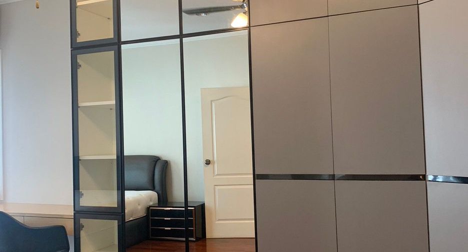 For rent 4 bedrooms villa in Bang Na, Bangkok