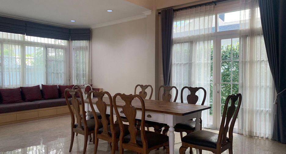 For rent 4 bedrooms villa in Bang Na, Bangkok