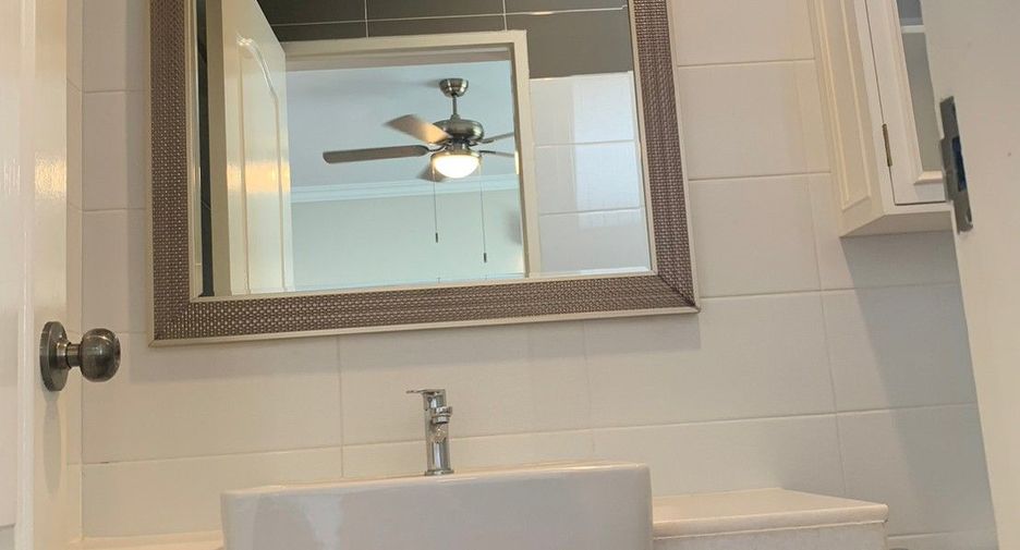 For rent 4 bedrooms villa in Bang Na, Bangkok