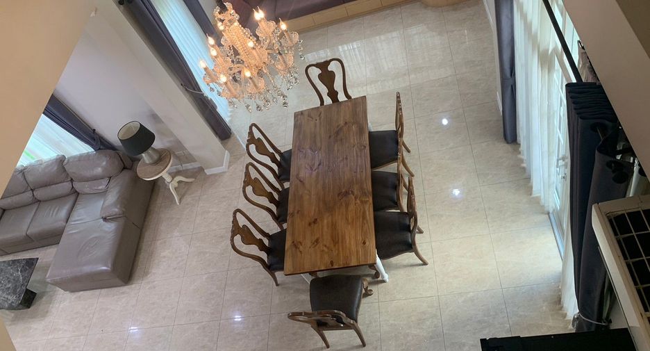 For rent 4 bedrooms villa in Bang Na, Bangkok