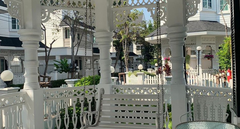 For rent 4 bedrooms villa in Bang Na, Bangkok
