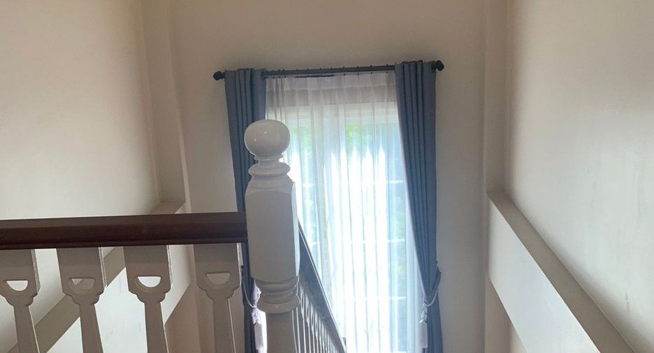 For rent 4 bedrooms villa in Bang Na, Bangkok