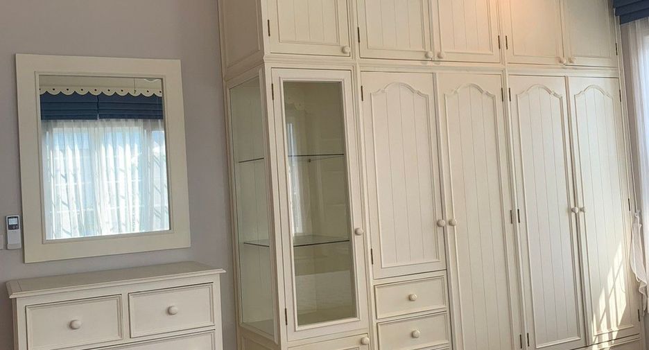For rent 4 bedrooms villa in Bang Na, Bangkok