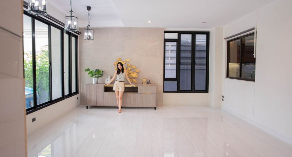 For sale 4 bedrooms house in Prawet, Bangkok