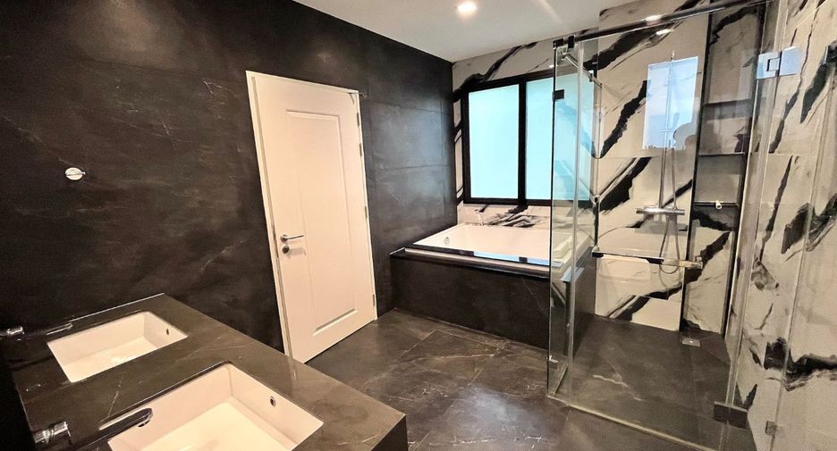 For sale 4 bedrooms house in Prawet, Bangkok